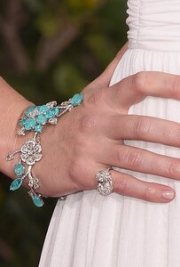 Emily-Blunt-Golden-Globes-2015-jewelry.jpg