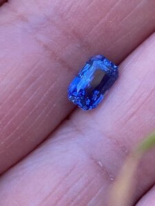 1.62 carat Sapphire Outside 1.jpg