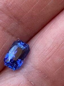 1.62 carat sapphire outside 2.jpg