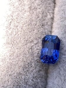 1.62 carat sapphire outside 3.jpg