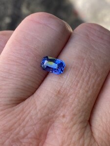 1.62 carat blue sapphire outside 3.jpg