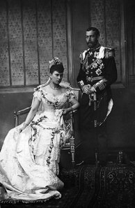 Princess_Mary_of_Teck_wedding_dress_1893_no2.jpg