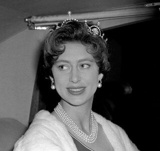 princess-margaret-pearl-earrings-z.jpg