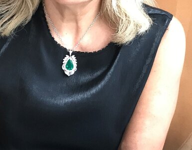 9.26 Ct Emerald Pendant 7.jpg