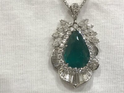 9.26 Ct Emerald Pendant 12.jpg