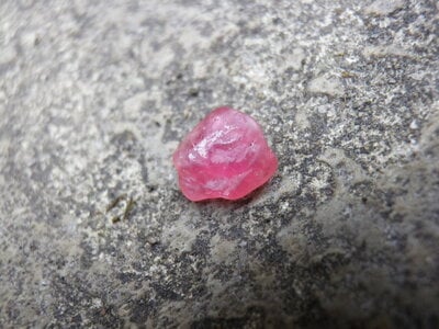 Padparadscha pebble Madagascar.JPG