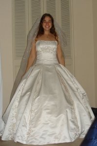 tryin-on-the-dress-022.jpg