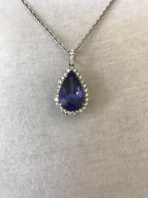 9.35 Ct Tanzanite Pendant 4.jpg