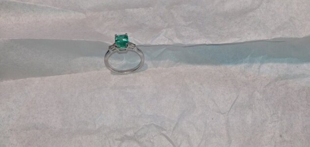 platinum ring 950 .1.5 cts untreated colombian emerald with two 9 tapered baguette diamonds at...jpg