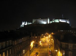 ps_edinburgh_castlebynight.JPG