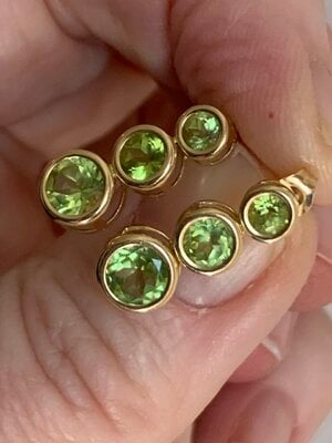 peridot earrings_2191.JPG