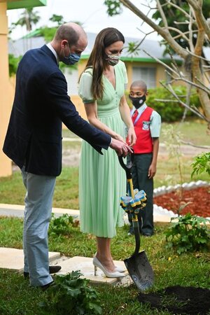 prince-william-duke-of-cambridge-and-catherine-duchess-of-news-photo-1648239452.jpg