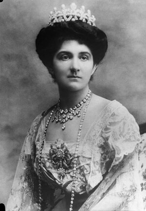 1900_elena_of_montenegro_qu.jpg