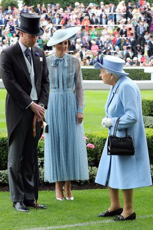 kate-middleton-queen-elizabeth-ascot-1582570235.jpg