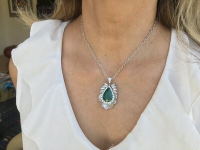 9.26 Ct Emerald Pendant 6.jpg