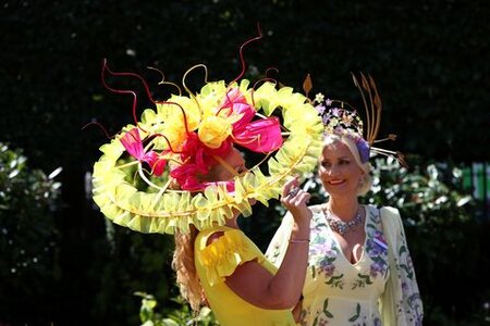 racegoers-arrive-for-day-one-of-royal-ascot-2022-at-ascot-news-photo-1655214269.jpg