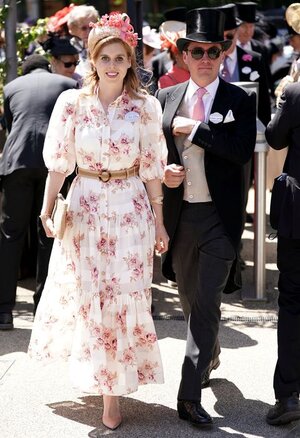 princess-beatrice-and-edoardo-mapelli-mozzi-arriving-ahead-news-photo-1655213147.jpg