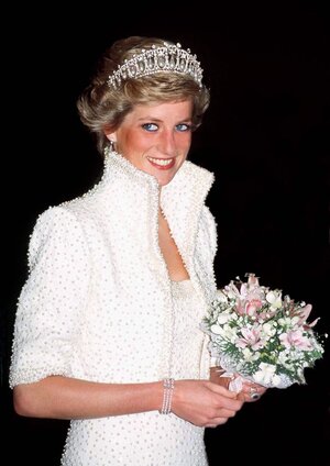 princess-diana-jewelry-296956-1639440237197-image.700x0c.jpg