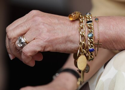 camilla-parker-bowles-bracelet.jpg