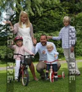 haakonmette-maritfamily.jpg