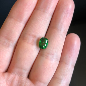 Tsavorite 3cts - 1.jpg