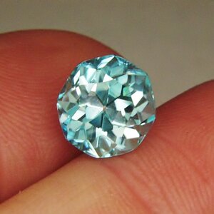 10mm blue zircon.jpg