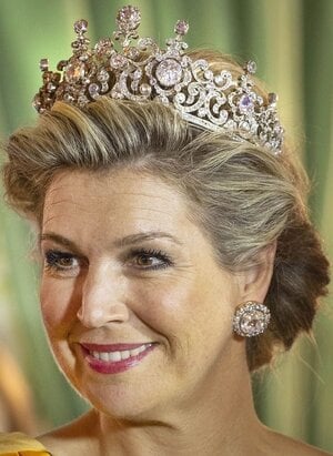 Stuart Diamond Tiara (1897) by Schurmann for Queen Wilhelmina of the Netherlands here Queen Ma...jpg