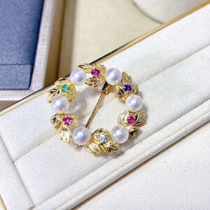 Akoya Brooch Annie Case3.jpg