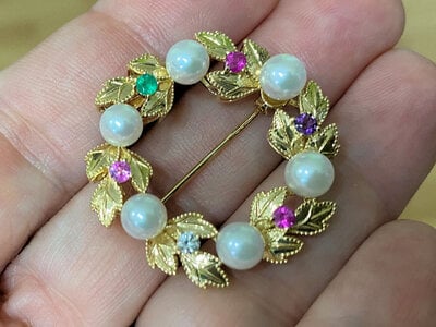 Akoya Brooch Annie Case7.jpg