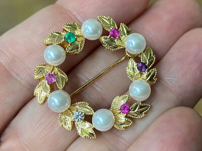 Akoya Brooch Annie Case6.jpg