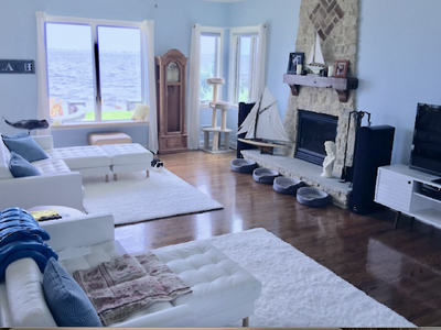 livingroomatbeachhouse.png