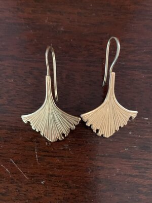 gold earrings - 1.JPG