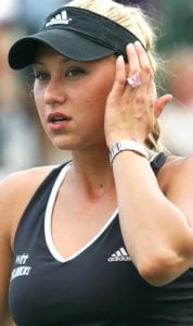 nm_kournikova_080911_ssv.jpg