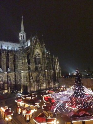 Koln cathedral market reduced.JPG