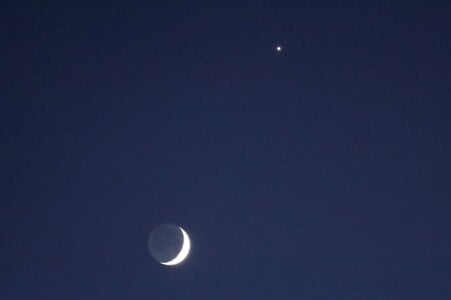 Moon and Venus Nov 4 ES.jpg