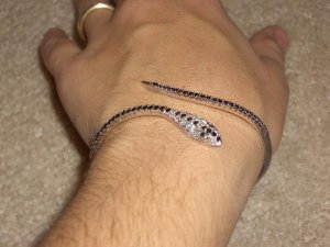 blackdibracelet0101.JPG