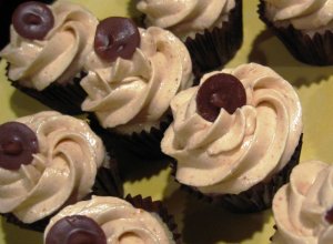 peanut butter cream mini cuppies.jpg