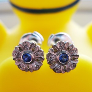 Chased flower earrings