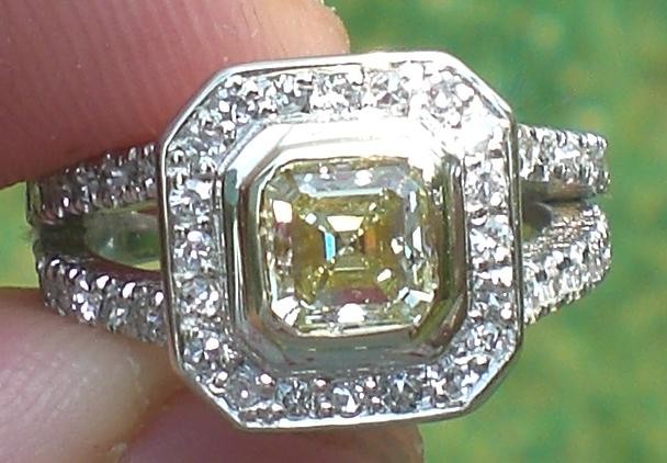 Fancy light Yellow Asscher