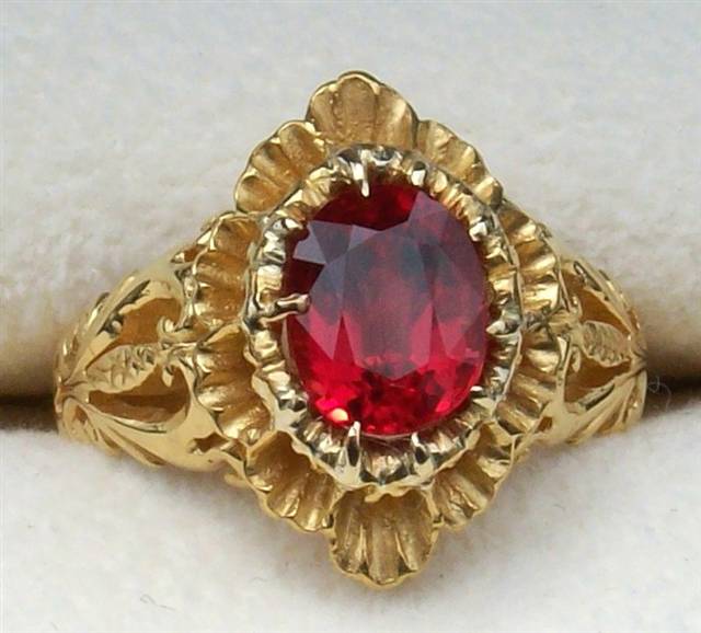 Red spinel in 22 kt gold